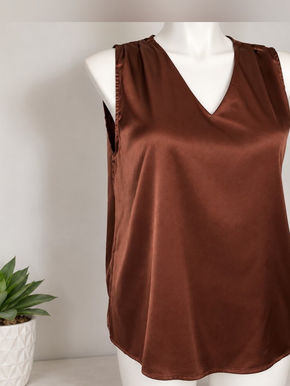 Women's Size XL Chocolate Brown Satin V-Neck Sleeveless Blouse